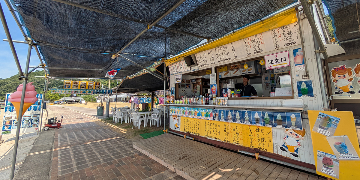 クレセントビーチ海の家
